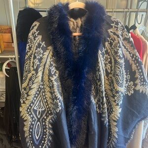 NEW - Beautiful Wrap/Cape with faux fur collar trim.  One Size.  Navy.